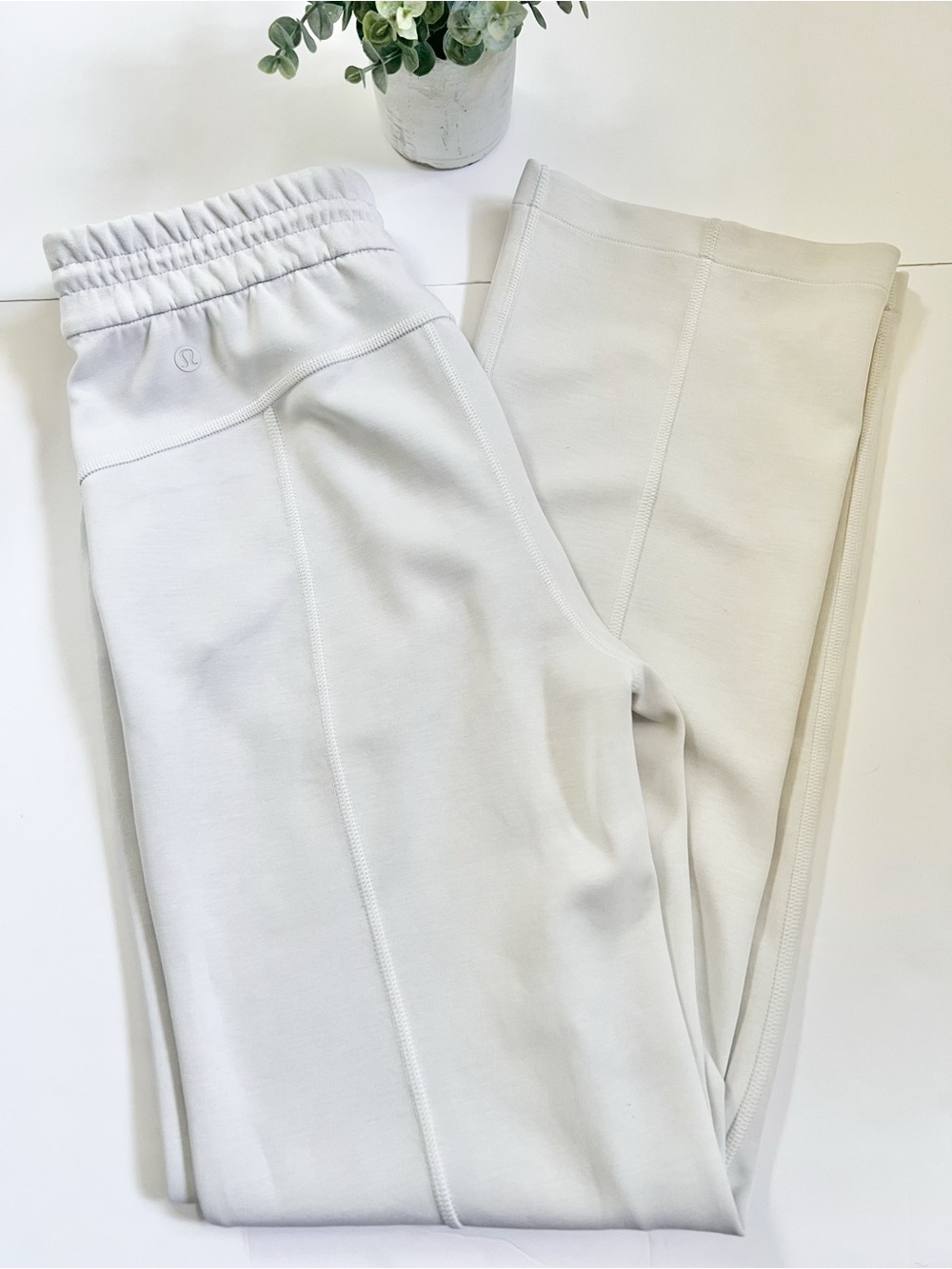 Lululemon Softstreme High-Rise Pant *Full Length Bone Size 4